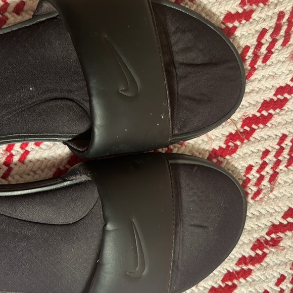 Memory foam Nike slides - Picture 2 of 4